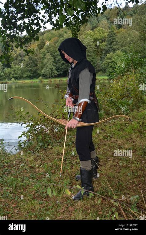 Medieval Bow Hi Res Stock Photography And Images Alamy