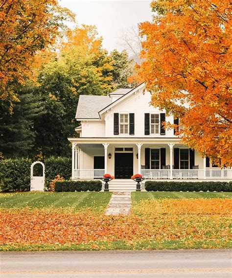 25 Inspiring Most Beautiful House With Autumn Colors Homemydesign