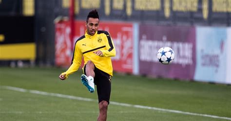 Jurnal Berita Sepakbola Aubameyang Hampir Tinggalkan Dortmund Di Bursa
