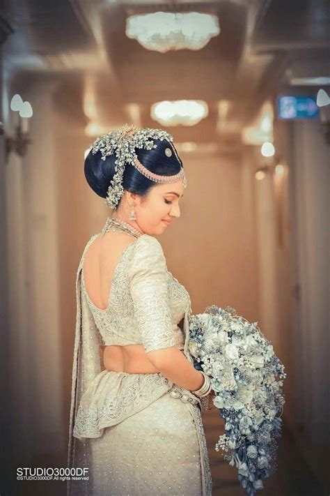 Sri lankan's people believe that an elephant on the weddings is for good luck. Pin by Kalani Wickramasinghe on SriLankan Brides (With ...