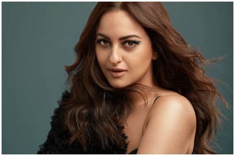 Sonakshi Sinha Replies To People Trolling Her For Not Answering Kbc Ramayan Question