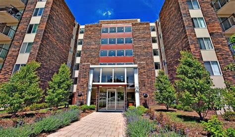 Twin Lake Towers Apartments In Westmont Il