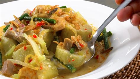 Panaskan minyak, tumis bumbu halus dan daun salam hingga harum. Resep Lontong Sayur - Masak Apa Hari Ini?