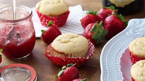 Strawberry Cheesecake Muffins Recipe