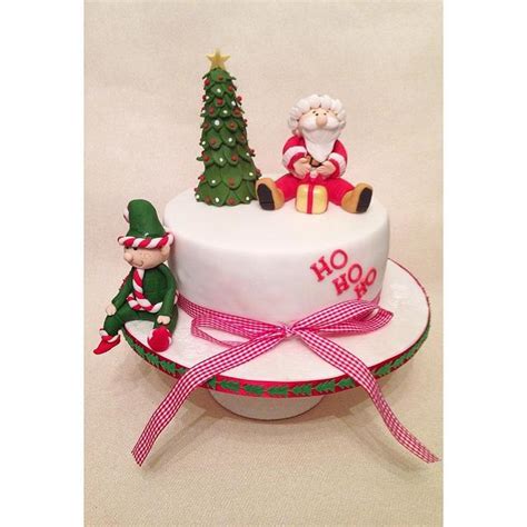 Cute Christmas Cake Decorated Cake By Beth Evans Cakesdecor