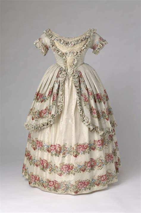 1851 Robe de soirée de la reine Victoria Queen victoria dress