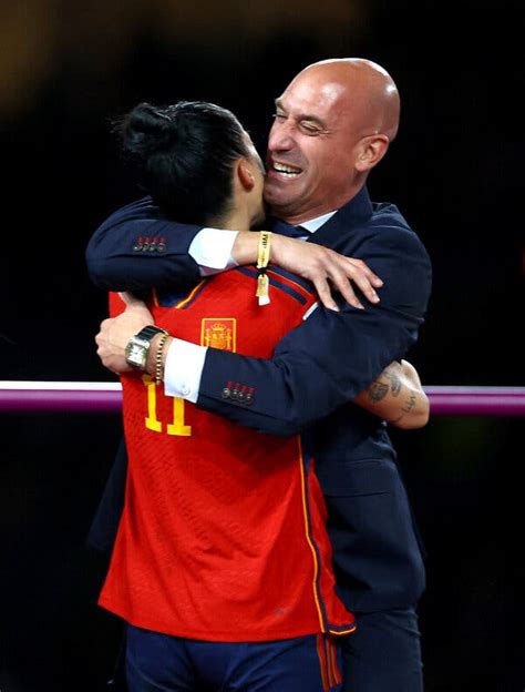 Luis Rubiales Apologizes For Kissing Jennifer Hermoso After World Cup