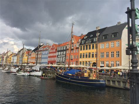 Danemarca denunţă încălcarea spaţiului său aerian de către două avioane ale rusiei. Un city break romantic in Copenhaga, capitala regala ...