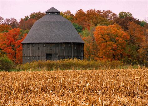 After hiking at a state park, my daughter and i saw this place that sells tiny houses and since that is an interest of mine, i thought i would take a tour. "Indiana Barns" captures history from a disappearing ...