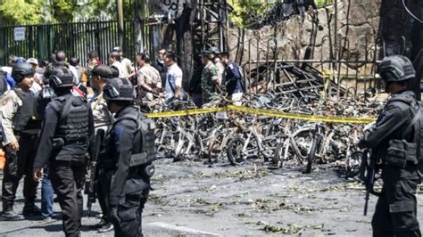 Galeri Foto Serangan Bom Atas Tiga Gereja Di Surabaya Bbc News Indonesia