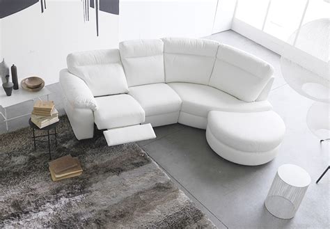 Il divano letto piccolo è provvisto di rete elettrosaldata e materasso ad alto spessore. Divano Letto Angolare Piccolo