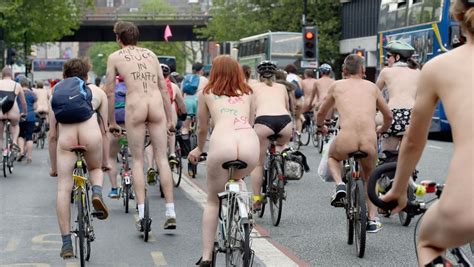 Des Cyclistes NUS Roulent Dans Les Rues De Londres Pour Protester Contre La Pollution Des