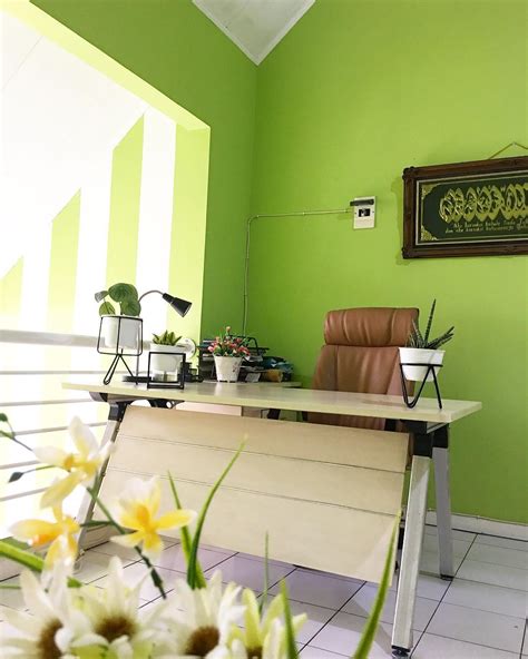 Desain ruang tamu rumah pribadi yang elegan, dengan aransemen warna hijau muda dan putih. Warna Hijau Membawa Kesegaran Untuk Rumah Minimalis ...
