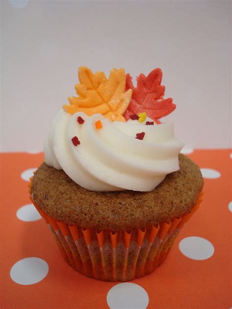 Check out these 10 clever ways to frost and decorate cupcakes with different piping techniques. thanksgiving cupcakes on Tumblr