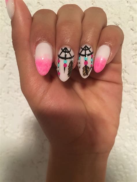 Uñas decoradas para el pie con lineas. Figuras de uñas 2018 para manos y pies