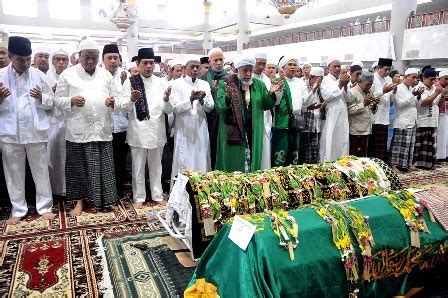 Najashi raja ethiopia, meninggal dalam islam namun diselenggarakan ritual nasrani, kemudian nabi salallahu'alaihiwassalam melaksanakan sholat ghoib untuk. Tata Cara Dan Do'a Sholat Jenazah Lengkap | Hikmah Kehidupan