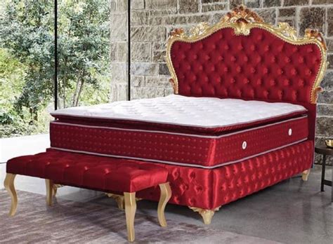 Die betten mit matratze gibt es online in vielen verschiedenen versionen. Casa Padrino Barock Doppelbett Rot / Gold - Prunkvolles ...