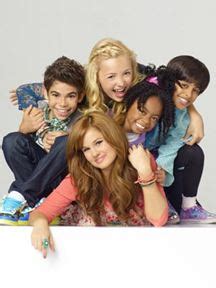 She suddenly finds herself becoming the nanny of four children living in. Jessie - TV-Serie 2011 - FILMSTARTS.de