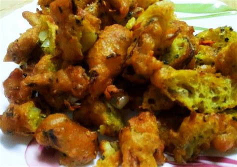 Crunchy on the outside and soft on the inside, they won't last long on the kitchen table as we would usually gobble them all up in no time. Cucur Ikan Bilis Rangup... | Warna-warni Sains dan Masakan