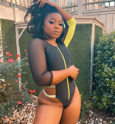 Lil Wayne S Daughter Reginae Popular Offering Swimsuit Pool Services On