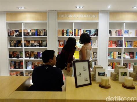 Sejak akhir 2018, toko buku independen kecil mulai kembali bermunculan di amerika serikat, bahkan hingga memecahkan rekor jumlah toko buku independen terbanyak sepanjang masa. Toko Buku Aksara Kemang Tutup, Janjikan Hadir Lagi di 2021!