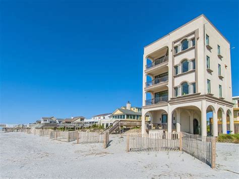 498027 Front Beach With Spectacular Views Vacation