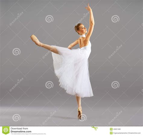 Ballerine Dans La Danse Classique De Pose De Ballet Photo Stock Image