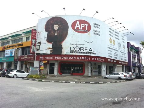 Advising and serving customer in courteous manner. APT Hair Salon @ Bukit Tinggi Klang - Klang, Selangor
