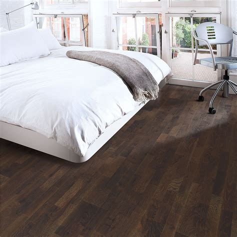 Ett massivt trägolv består genomgående av samma träslag. Billigt Trägolv i ek, furu m.fl. hos Golvshop.se