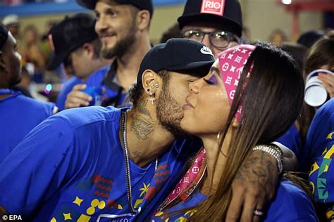Neymar da silva santos júnior; Neymar parties with pop star Anitta and friends at the Rio Carnival | Daily Mail Online