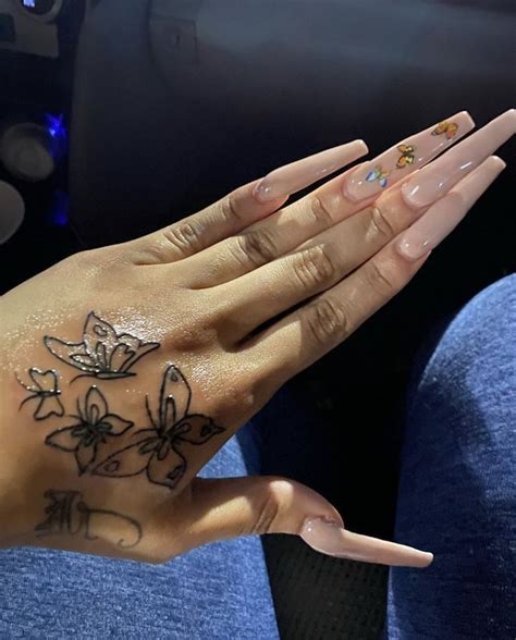 Tattoos Pin Kjvougee 👣 Finger Tattoos Long Acrylic Nails