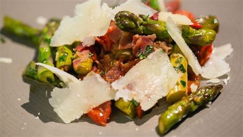 Poêlée d asperges vertes au bacon et parmesan