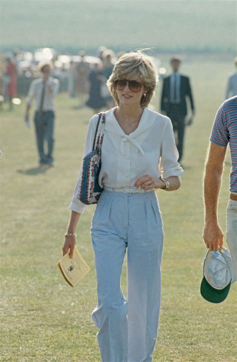 5 Ikonische Outfits Von Prinzessin Diana Die Jetzt Wieder Trend Sind Royal Fashion Look