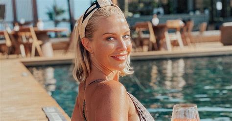 A Place In The Sun S Laura Hamilton Wows As She Shows Off Sideboob In