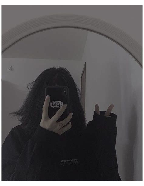 mirror selfie aesthetic girl no face trends in 2023 hitzo