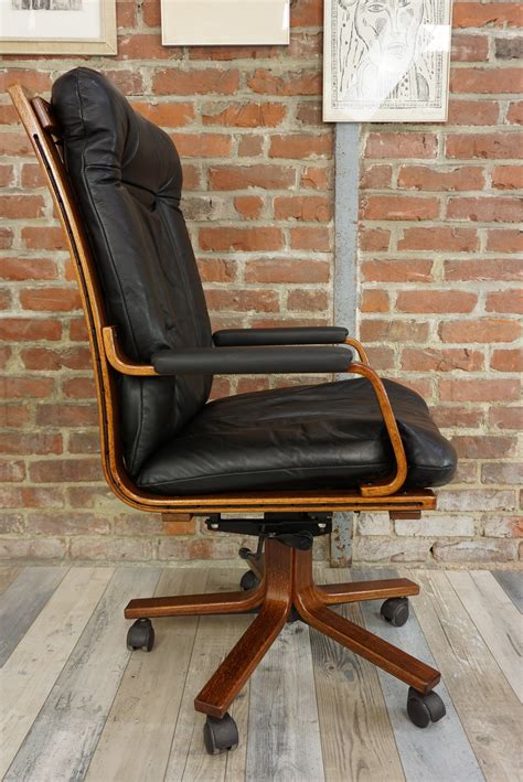 Vintage Swivelling Office Chair In Wood And Leather 1970s Design Market