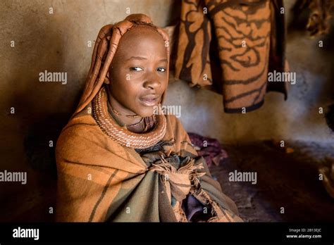 Himba Tribe In Namibia Fotos Und Bildmaterial In Hoher Auflösung Alamy