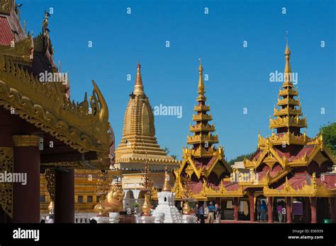 Shwezigon Pagode In Bagan Myanmar Stockfotografie Alamy