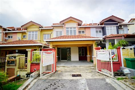 Penjualan online ini diharapkan bisa membuat mudah masyarakat dalam mendapatkan hunian yang murah. Rumah Teres 2 Tingkat Untuk Dijual, Bandar Seri Putra ...