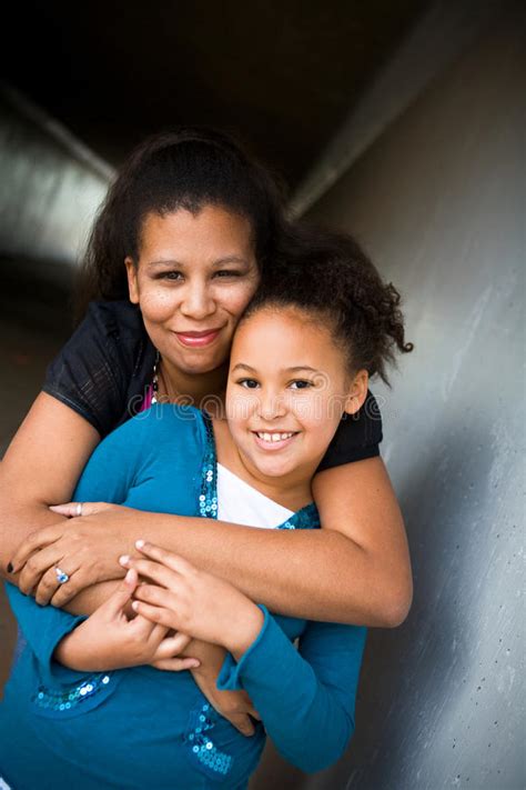 Madre E Hija Imagen De Archivo Imagen De Felicidad Hembras 36827517