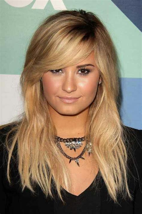 See more ideas about demi lovato, lovato photos of demi | via facebook on we heart it. Pin by Kristen Vermeesch on Hair & Beauty | Side bangs ...