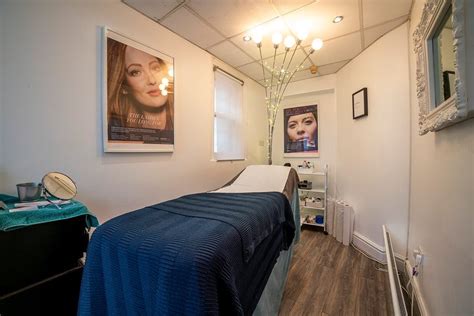 Lauren Coombes Lashes And Makeup Treatment Room Beauty In Altrincham