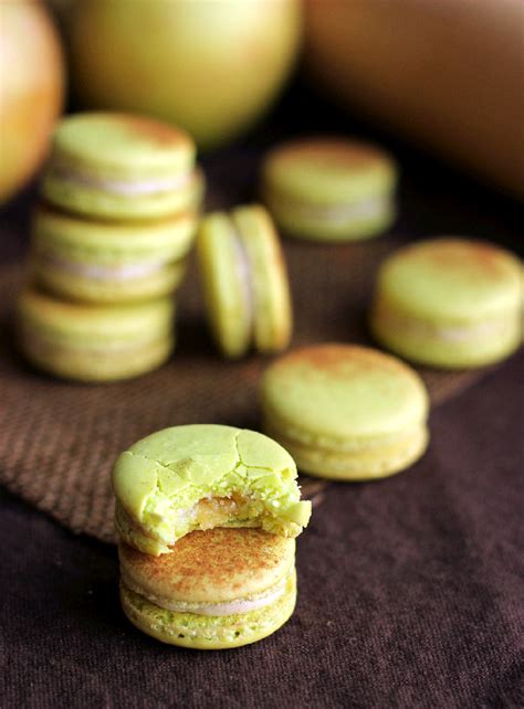View our marvellous collection of macaron recipes, including blueberry and lemon macarons, honey macarons with french cream, vanilla macarons and more. Apple Pie Macarons - Confessions of a Confectionista