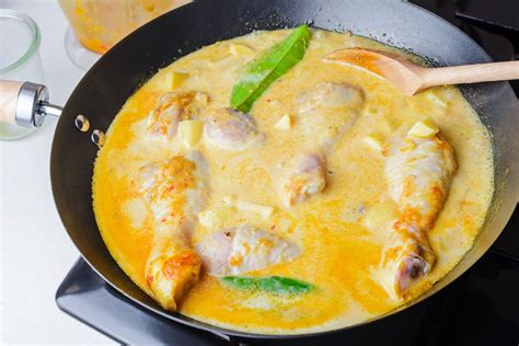 Easy Thai Coconut Chicken Curry Recipe