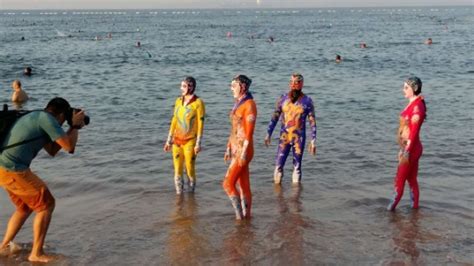 Burkini Debate Chinas Facekini Wearers Unfazed Cnn