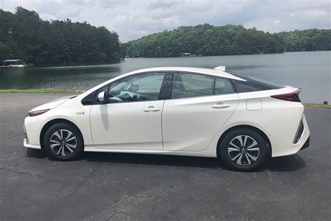 2018 Toyota Prius Prime Ownership Pros And Cons Autotrader