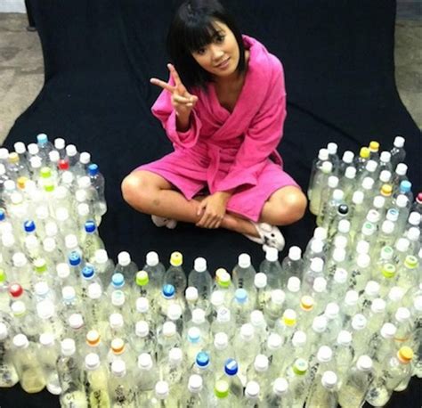 GRAVURE Uta Kohaku 琥珀うた Japanese Porn Actress Gets 100 Bottles Of