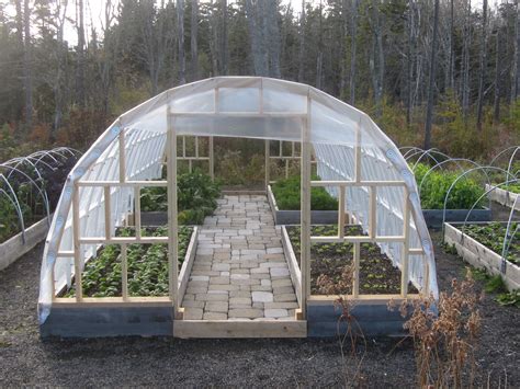 Greenhouse Raised Bed Design
