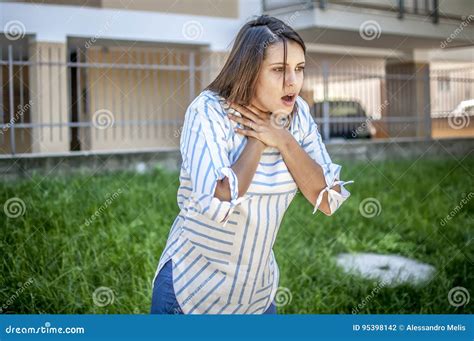 Guy Making The Heimlich Maneuver To A Girl While Sheand X27s Choking Royalty Free Stock Image