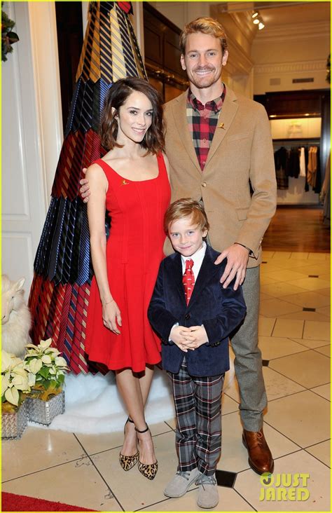 Camilla Belle Jesse Metcalfe And Cara Santana Make Holiday Ornaments At